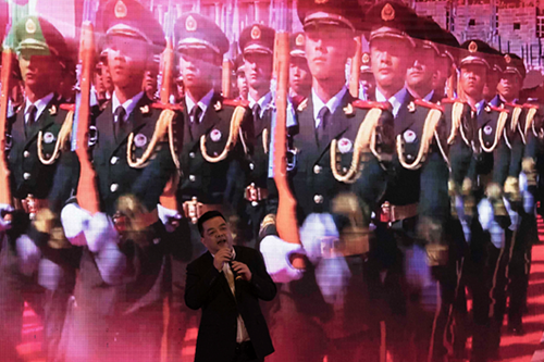 二分公司总经理郑信贵演唱《我和我的祖国》